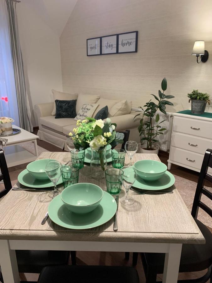 Monarchia Cottage Apartman Mosonmagyaróvár المظهر الخارجي الصورة
