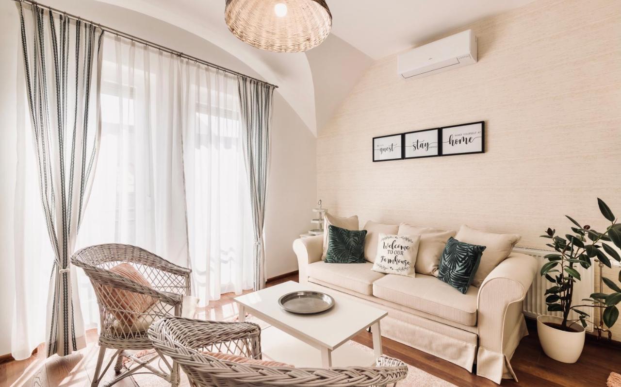 Monarchia Cottage Apartman Mosonmagyaróvár المظهر الخارجي الصورة