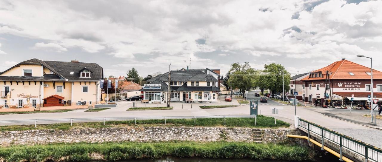 Monarchia Cottage Apartman Mosonmagyaróvár المظهر الخارجي الصورة