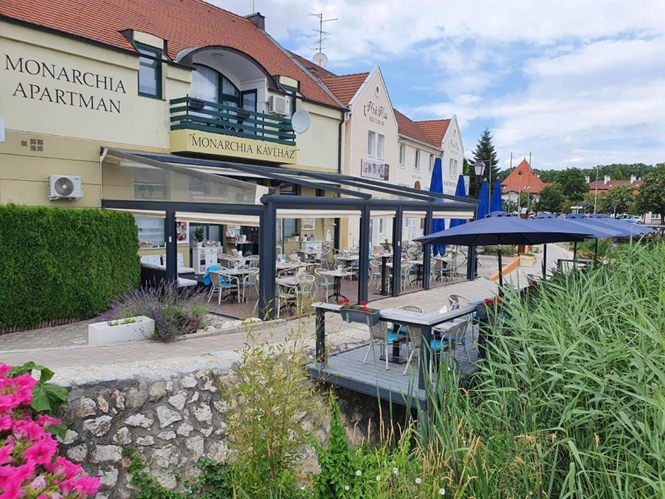 Monarchia Cottage Apartman Mosonmagyaróvár المظهر الخارجي الصورة